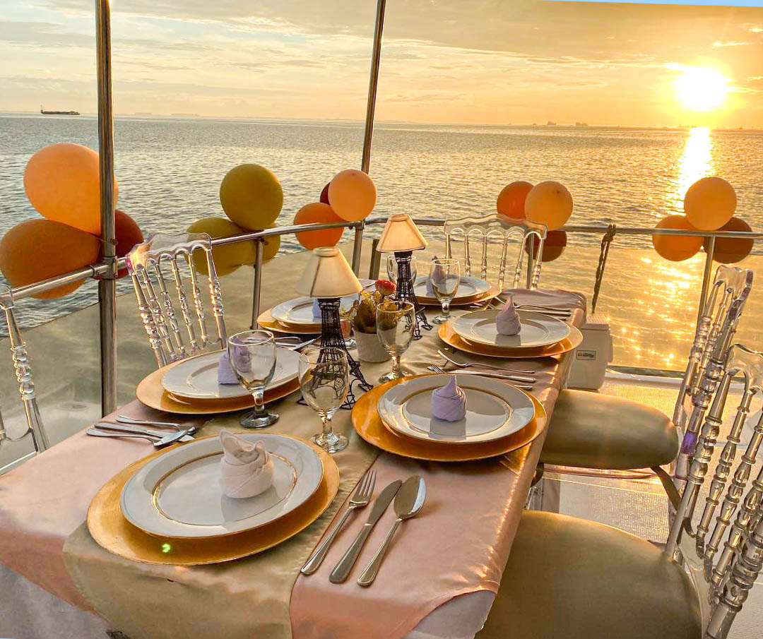 dinner in yacht